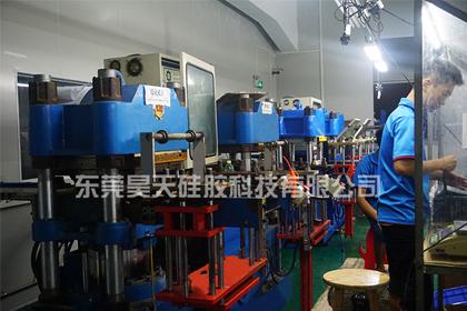 第二次合作，為客戶開發硅膠證件卡套