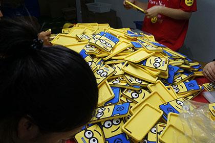 日夜趕工愛哆哆定制硅膠手機殼提前出貨